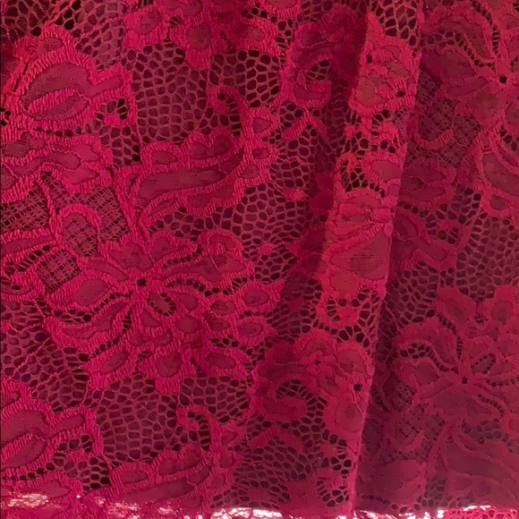 Burgundy lace dress - Picture 3 of 4